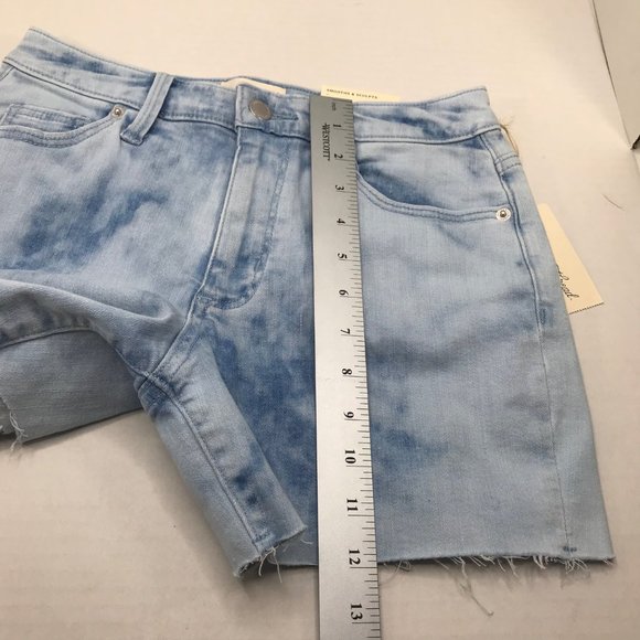 Universal Thread Women's Size 2 High Rise Midi Short Blue Denim Light Acid Wash - Picture 13 of 16